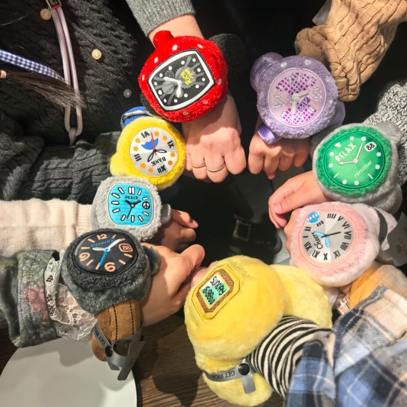 【Tersedia】Jam Tangan Boneka Pl - Luxury Watch Holder ulasan dan harga
