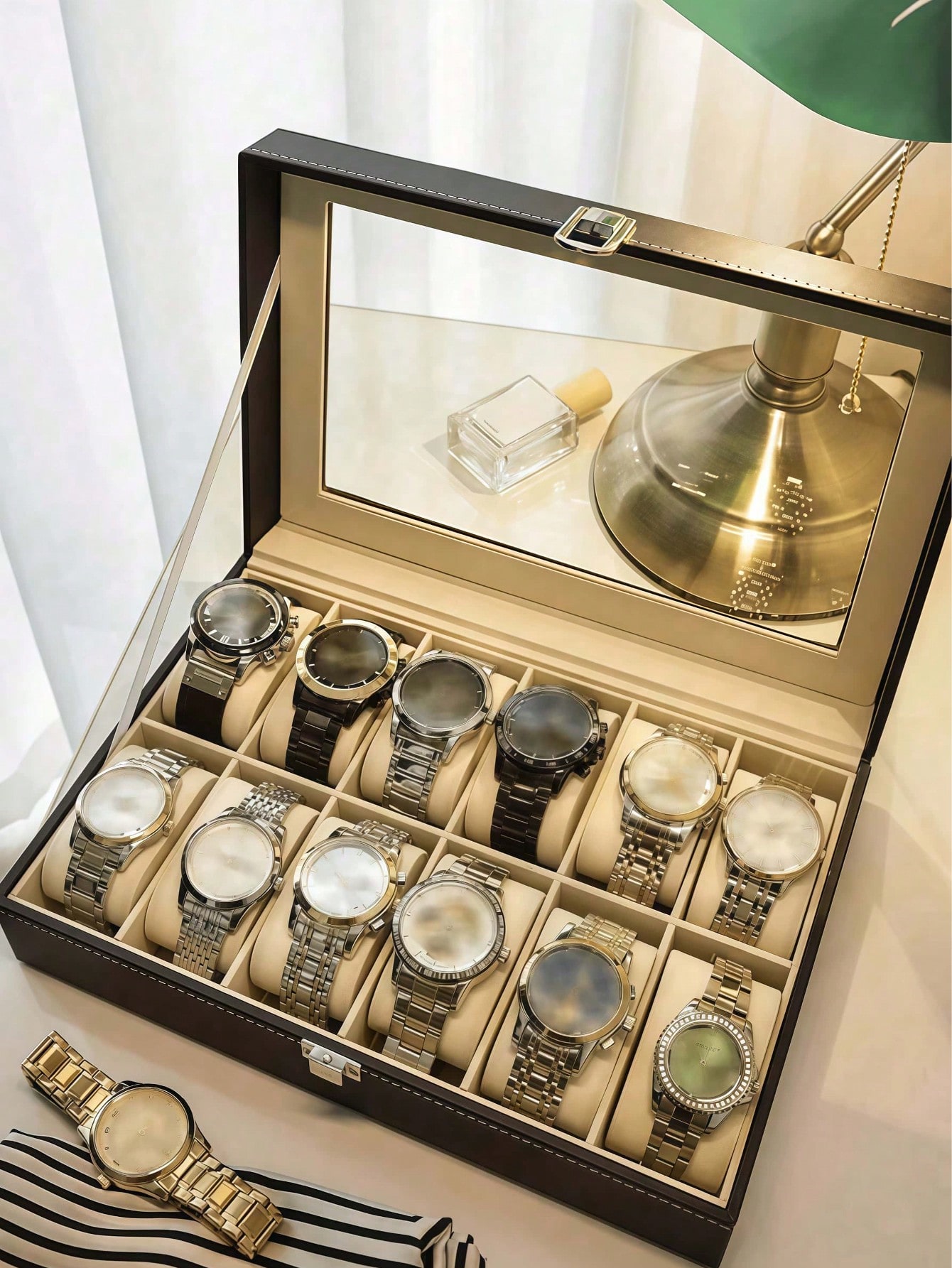 Kotak Jam Tangan Kulit dengan  - Luxury Watch Holder ulasan dan harga
