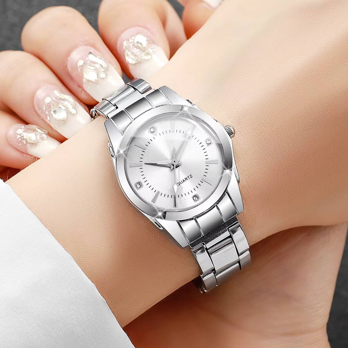 Jam Tangan Wanita Berlian Imit - Luxury Watch Holder ulasan dan harga
